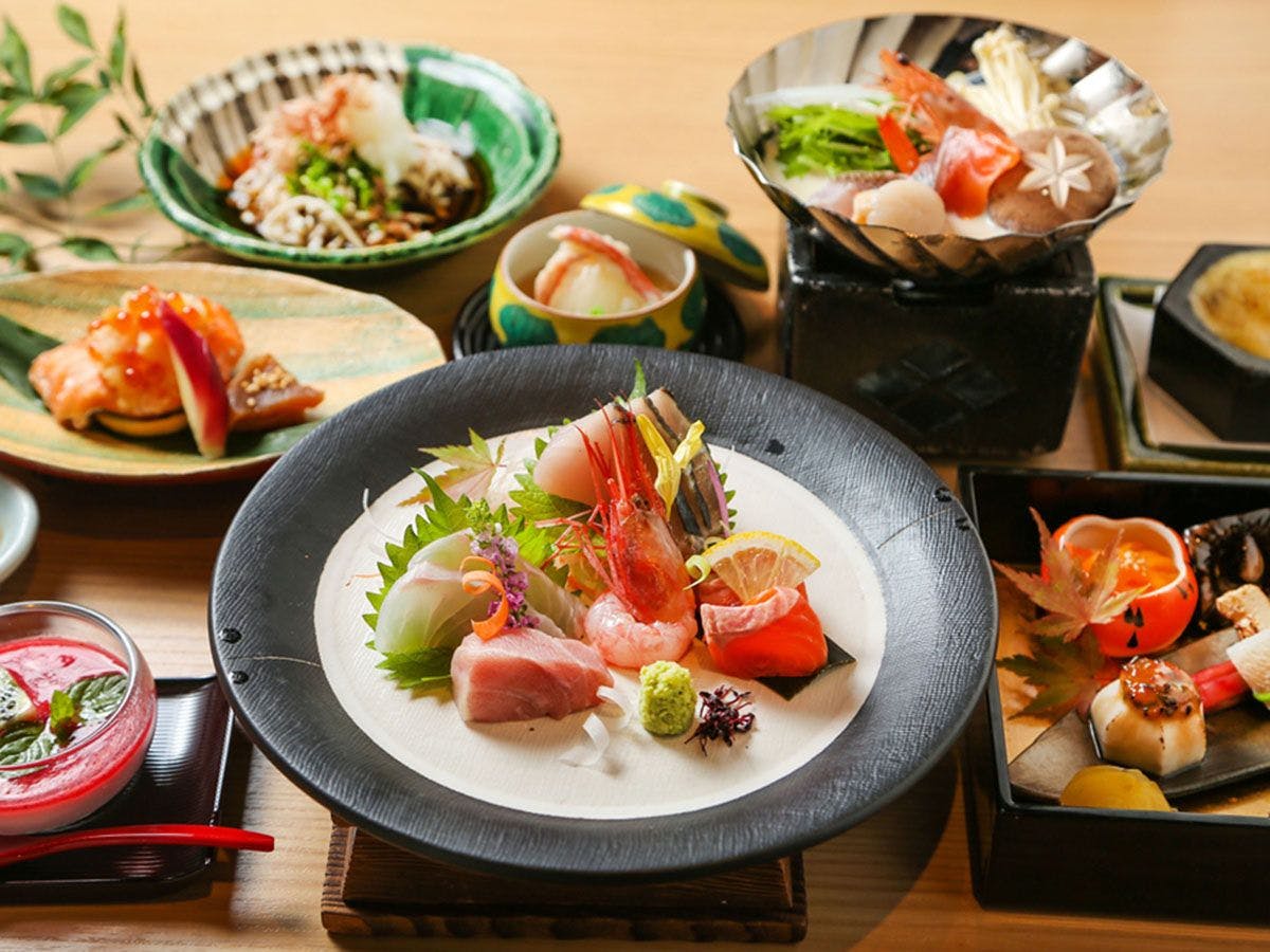 ・Hidangan Kaiseki Tiga Negara: Menikmati daya tarik kuliner Fukui dan Mikuni.