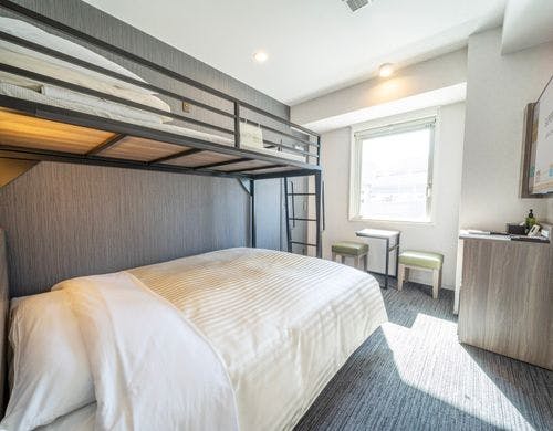 お子様に人気のロフトベッド付です。