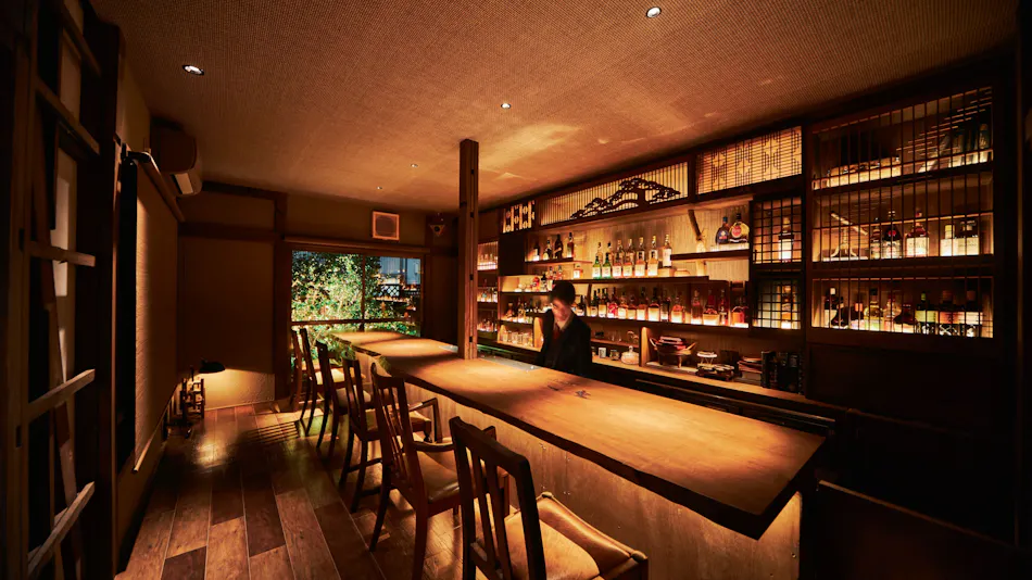 Kagurazaka Retro Bar and Hotel