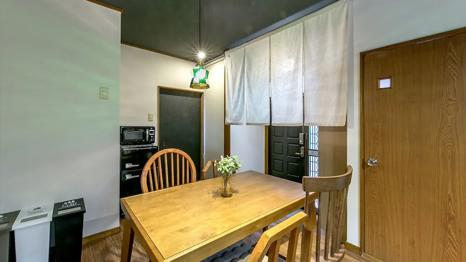 Kagurazaka Retro Bar and Hotel
