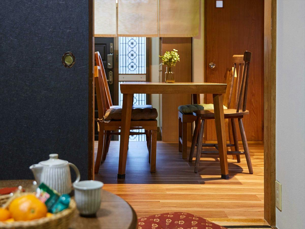Kagurazaka Retro Bar and Hotel
