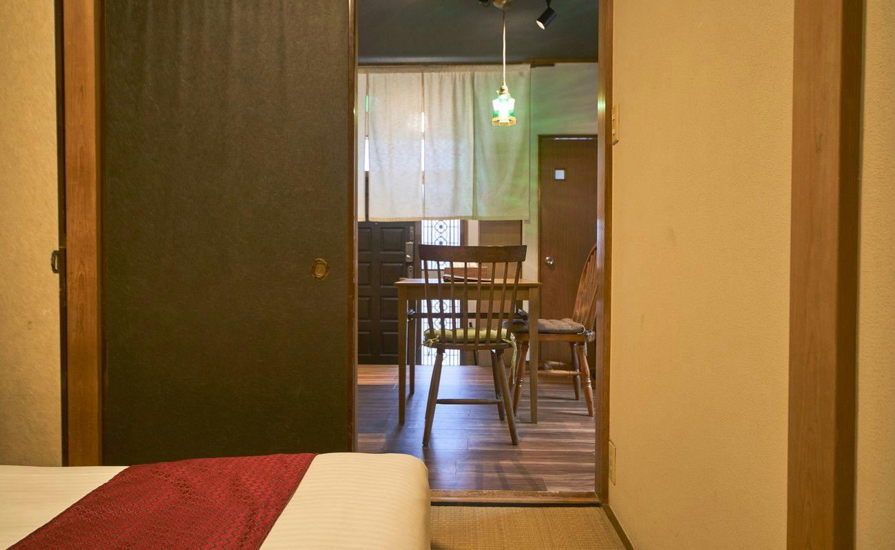 Kagurazaka Retro Bar and Hotel