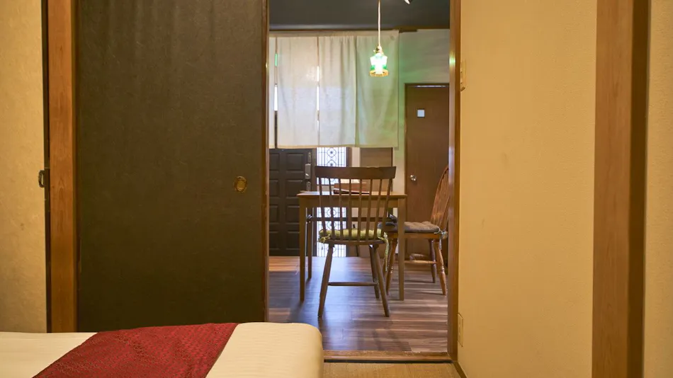 Kagurazaka Retro Bar and Hotel