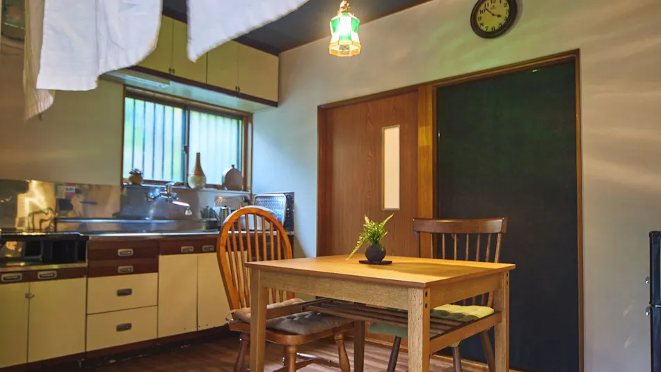 Kagurazaka Retro Bar and Hotel