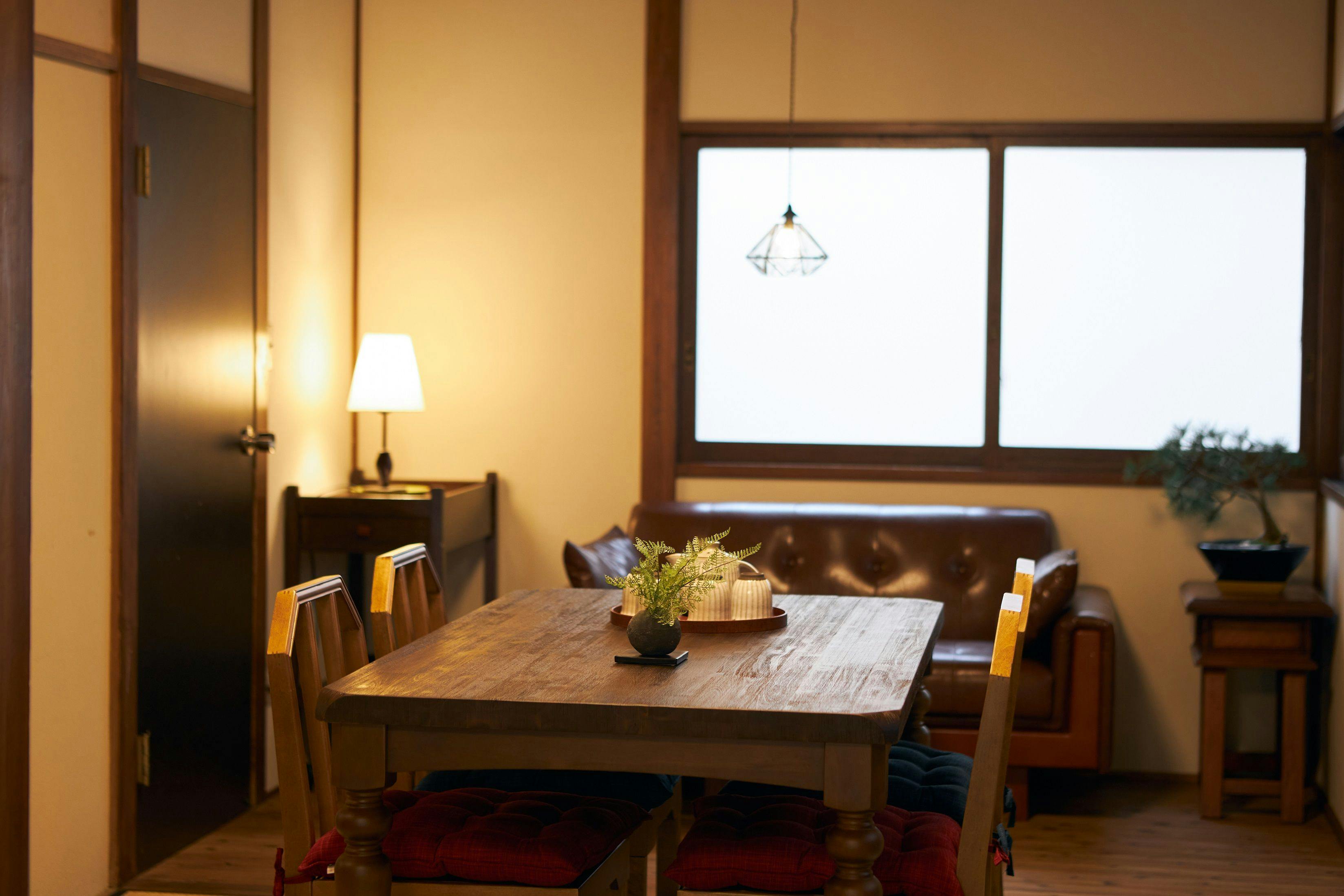 Kagurazaka Retro Bar and Hotel