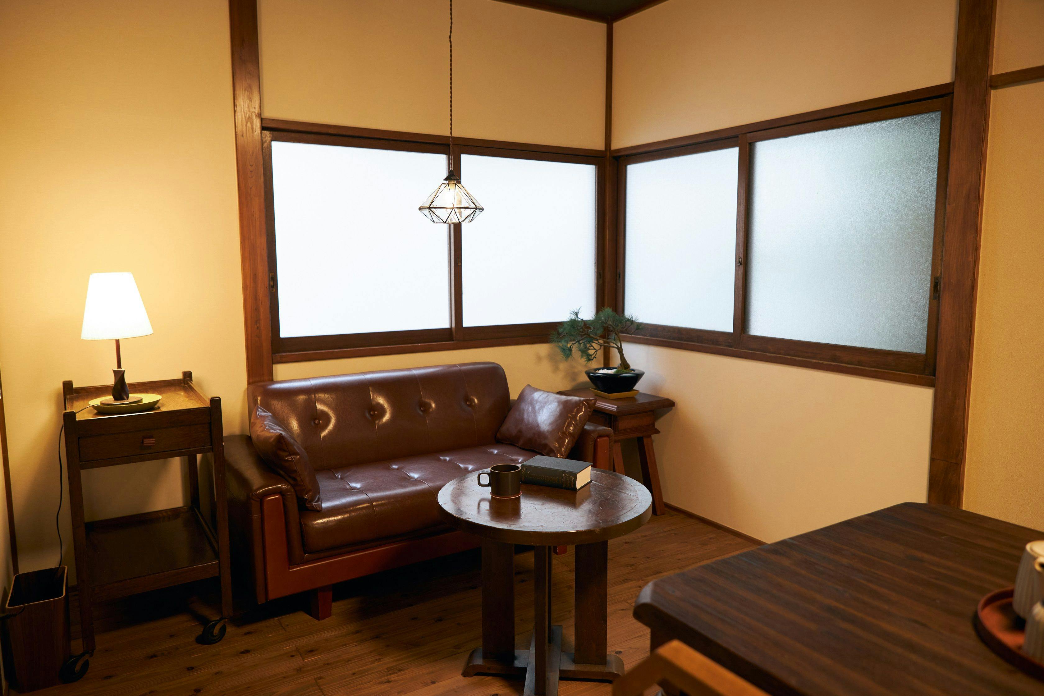 Kagurazaka Retro Bar and Hotel