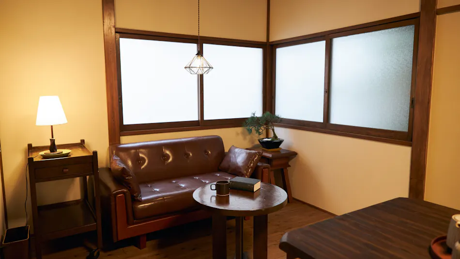 Kagurazaka Retro Bar and Hotel