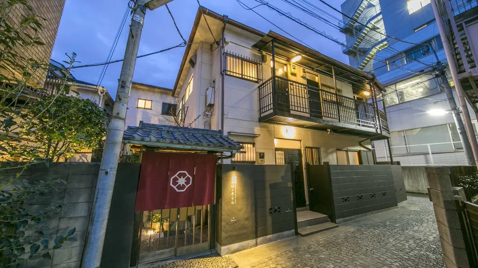 Kagurazaka Retro Bar and Hotel