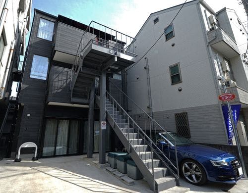 無料駐車場先着2台まで（予約制）