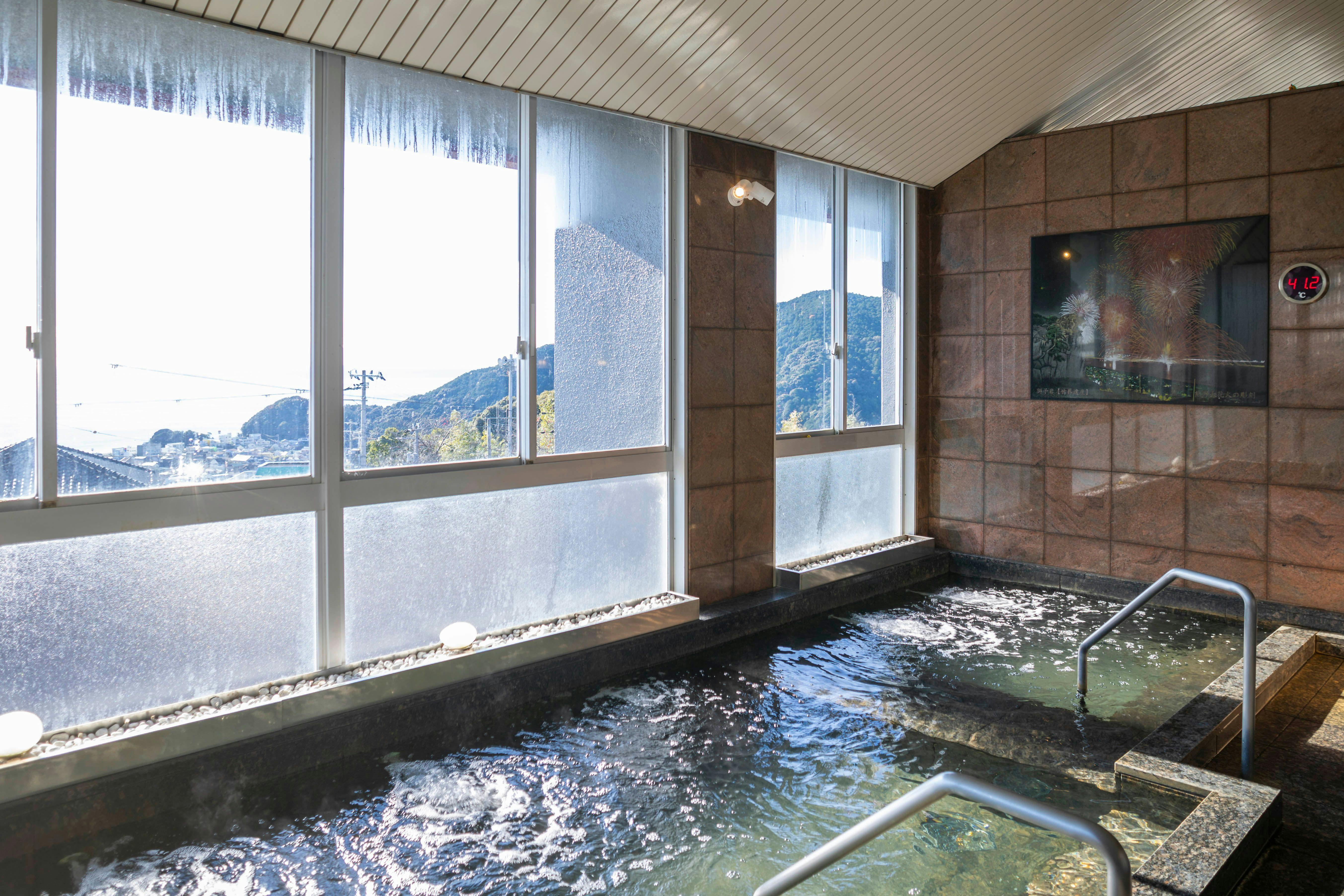 ห้องอาบน้ำรวมขนาดใหญ่ น้ำพุร้อนคุมาโนะ