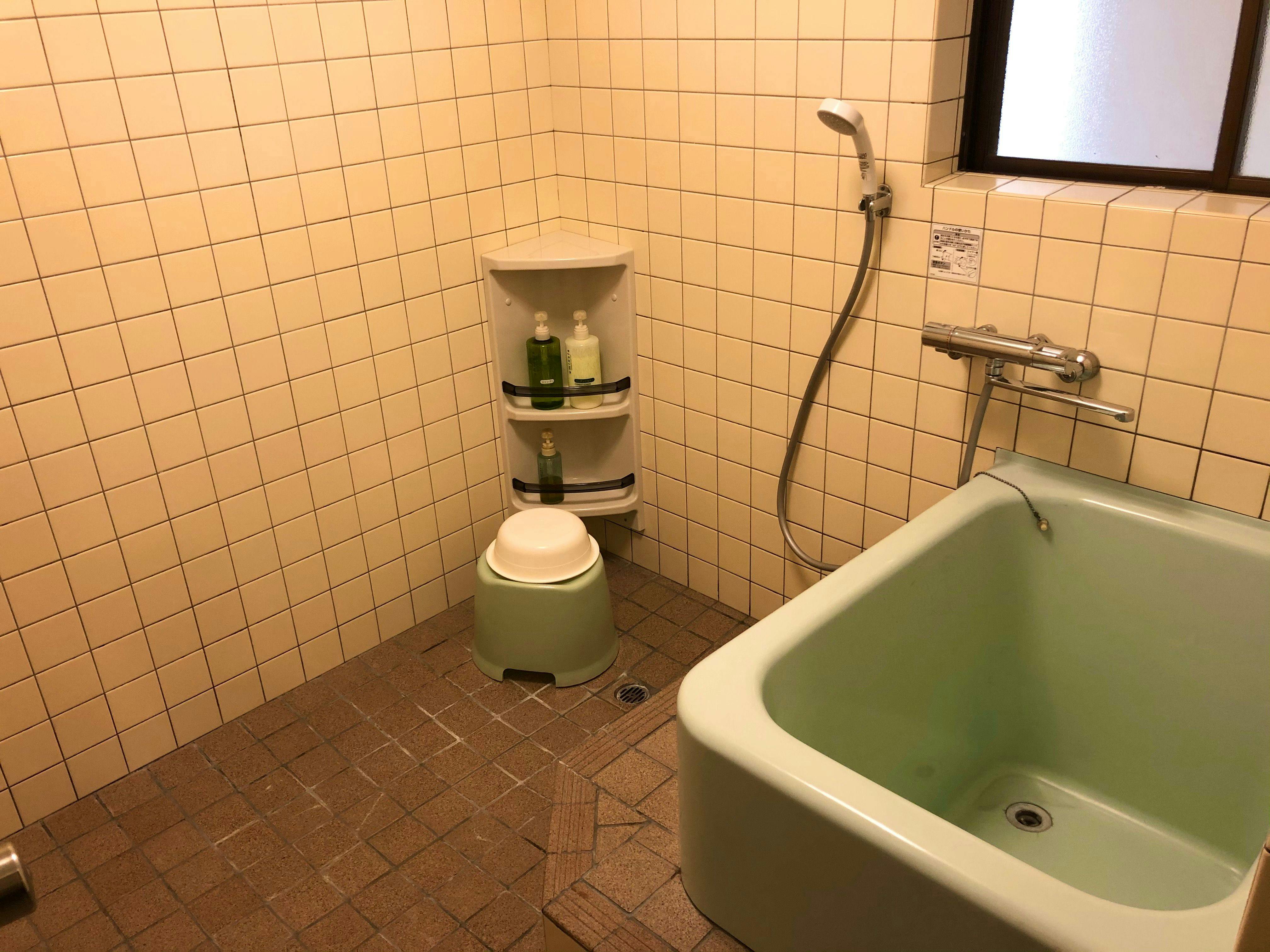 房間內配備的浴缸。