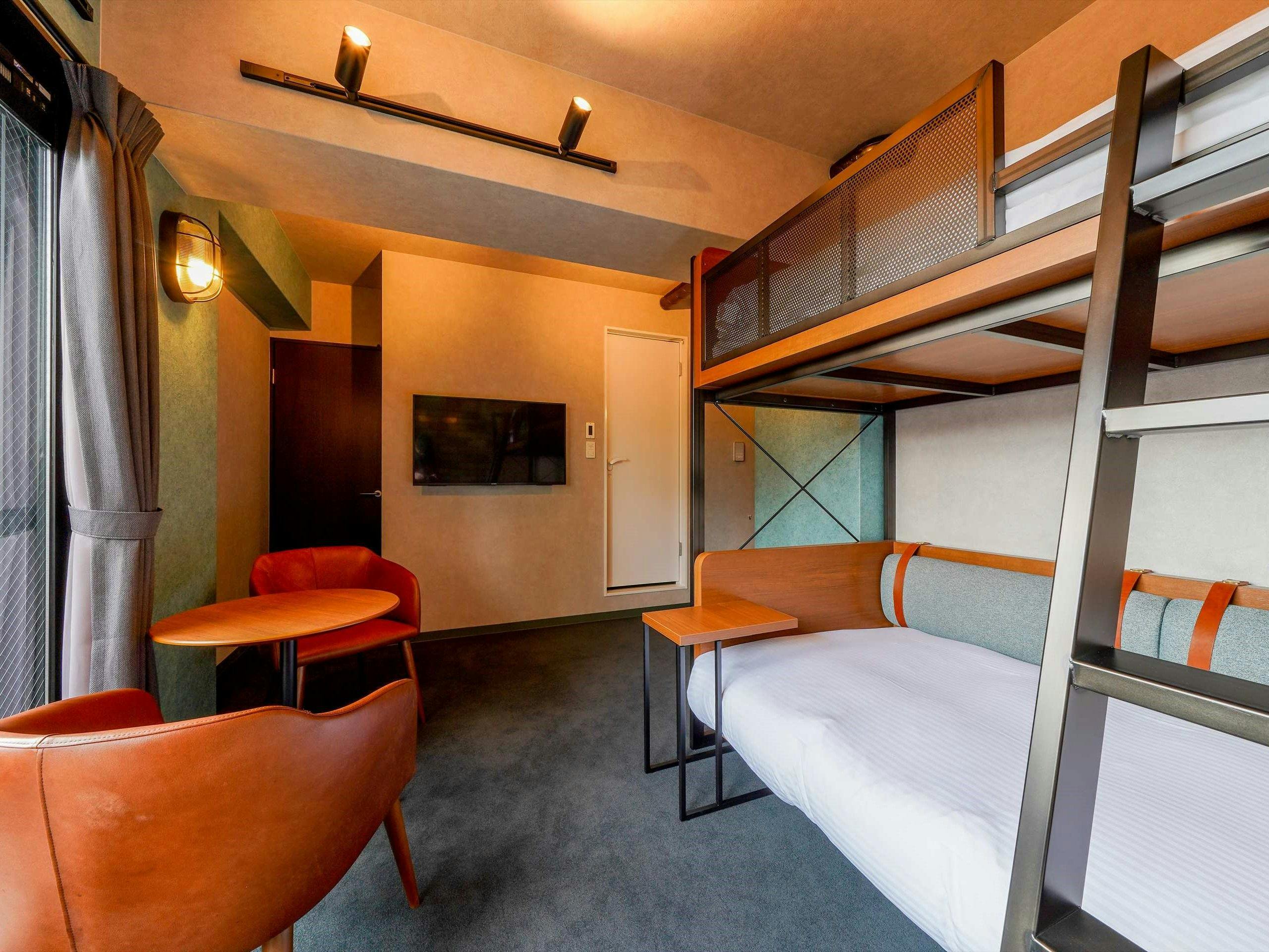 【เตียงสองชั้น 1 เตียง, เตียงคู่ 1 เตียง】