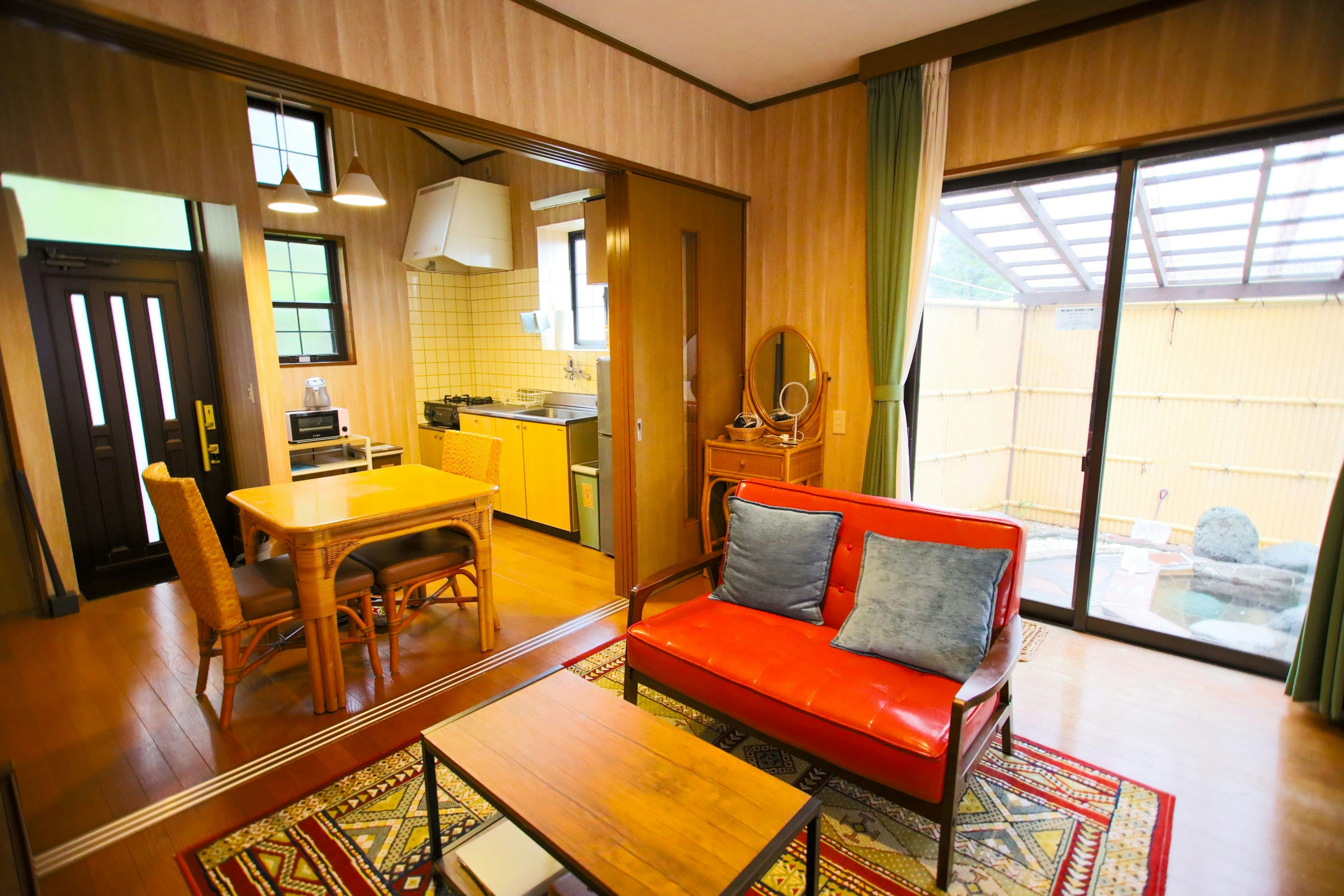 Holiday House: Forest Hideaway