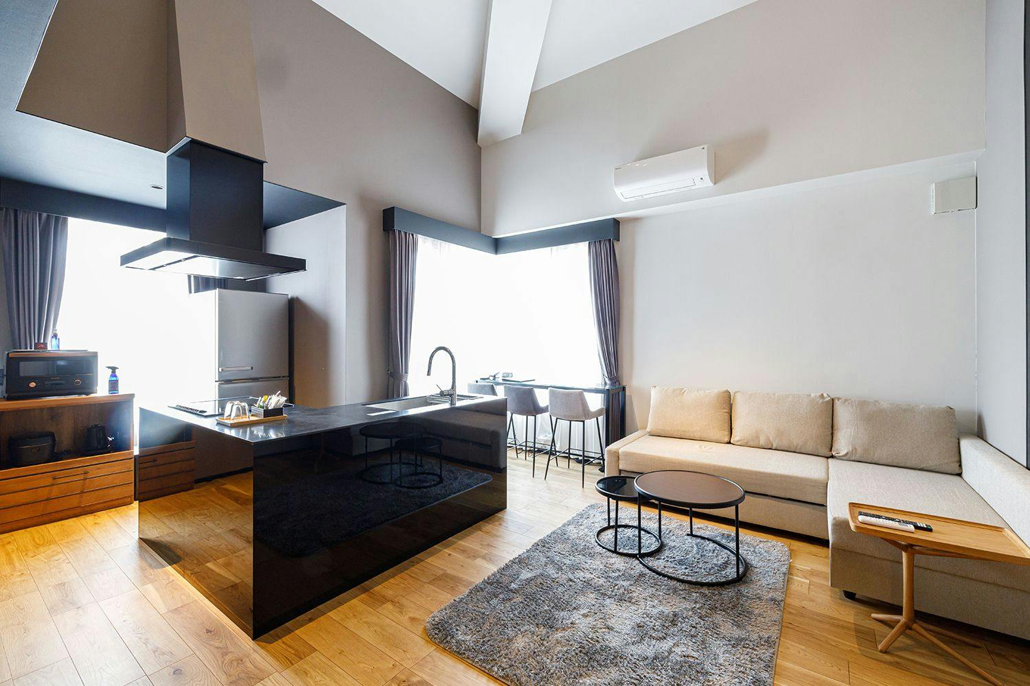 ห้องคลับคอร์เนอร์【สูบบุหรี่】