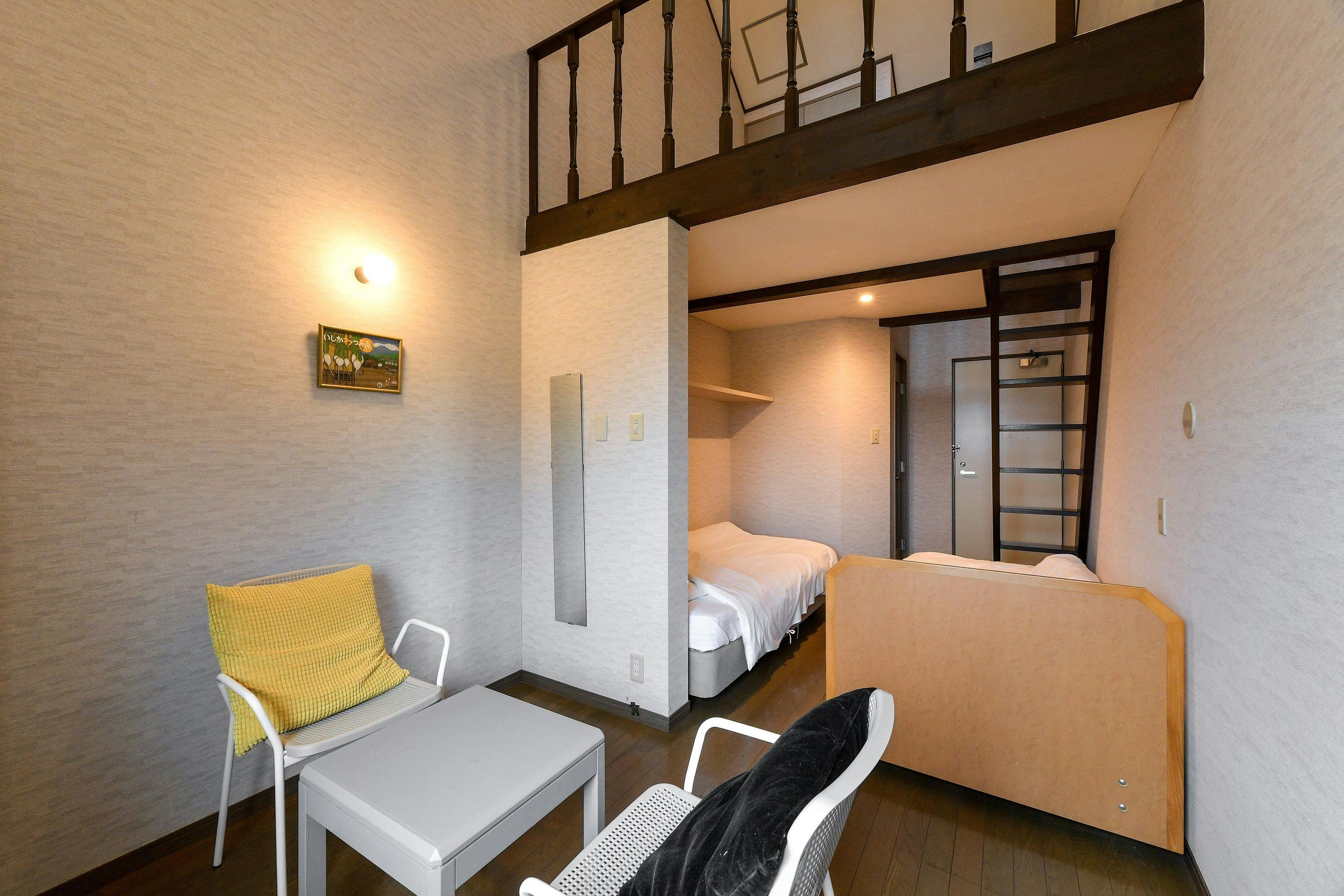 เตียงคู่ + ห้องใต้หลังคา