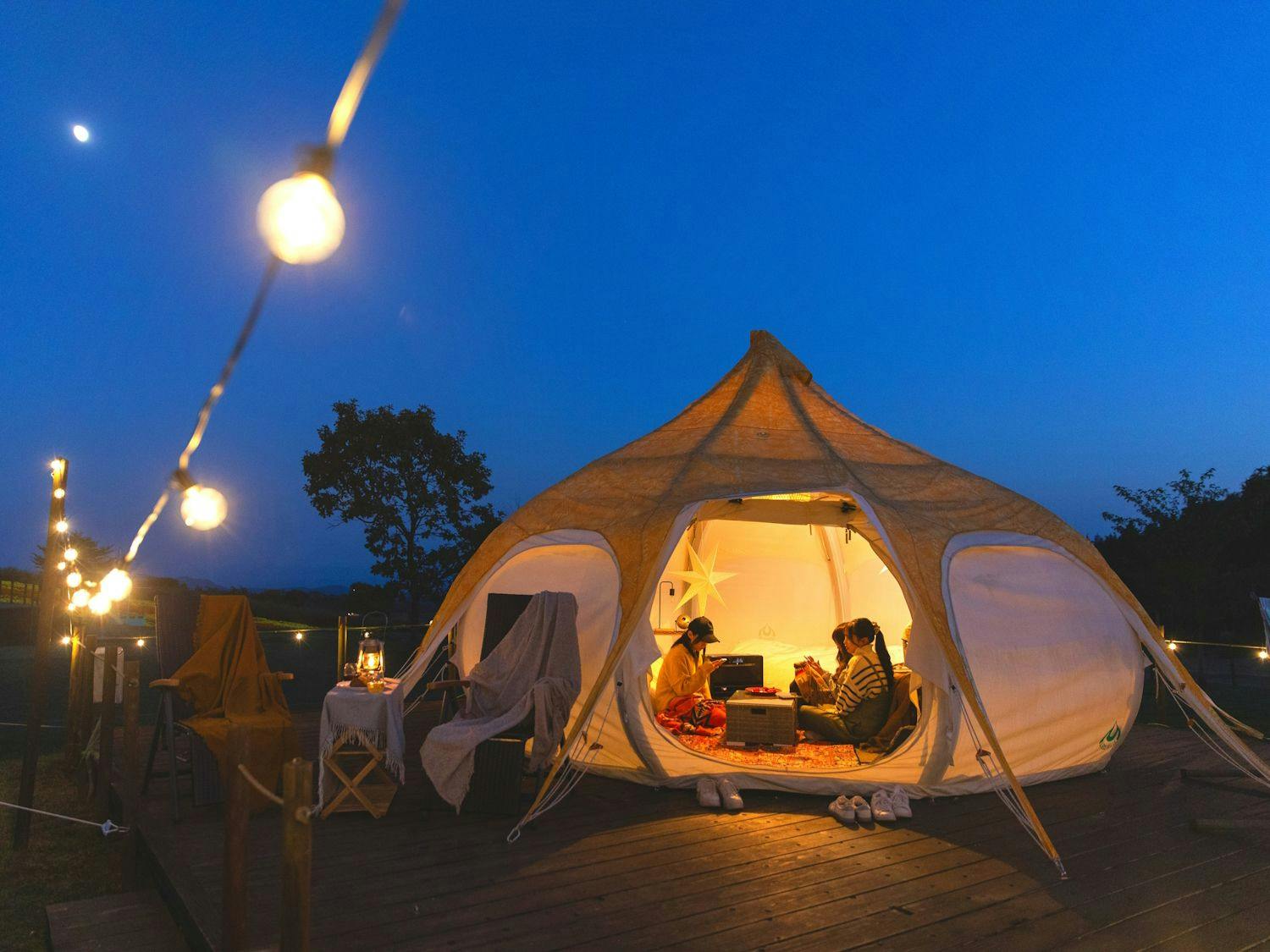 ภายนอกเต็นท์