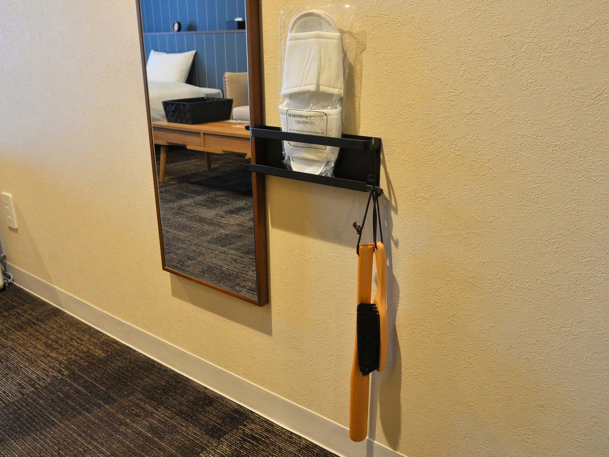 Cermin dalam ruangan