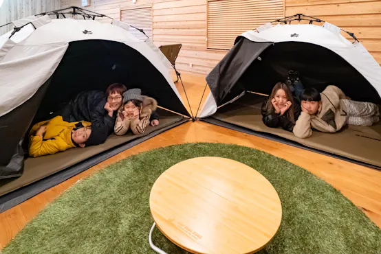 어른도 아이도 다리를 뻗고 쉴 수 있습니다.