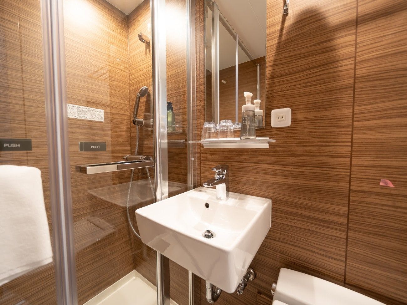 Bilik mandi (bilik pancuran)