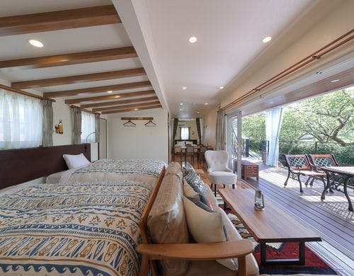 スイートヴィラ（寝室・リビング・デッキ）