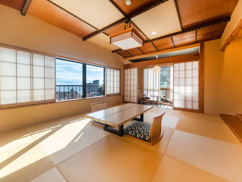 Kamar bergaya Jepang 10 tatami dengan pemandian semi terbuka Hinoki, "kecil".