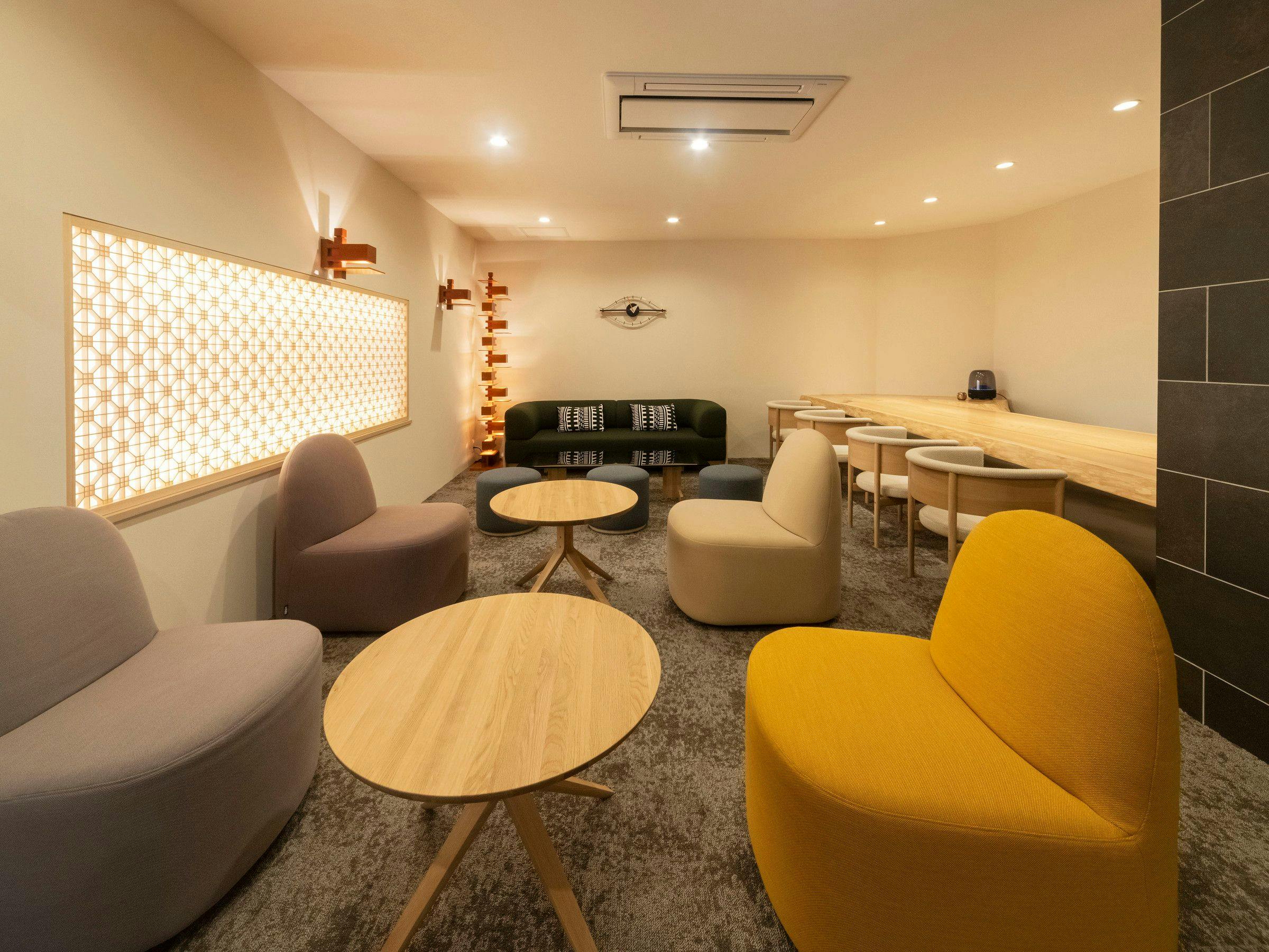 Lounge (kopi dan teh gratis)