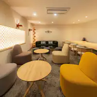 Lounge (kopi dan teh gratis)