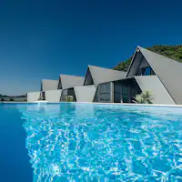 Kolam Renang Infinity