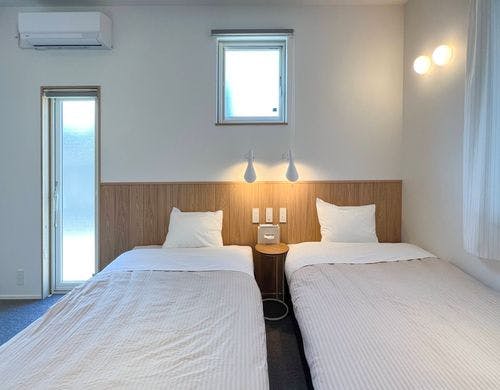 セミダブルベッド２つあります