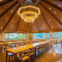 นี่คือสถานที่สำหรับอาหารเย็นชาบูชาบูและบุฟเฟ่ต์อาหารเช้า