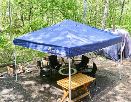 タープ付きで雨でもBBQや焚火を楽しめます