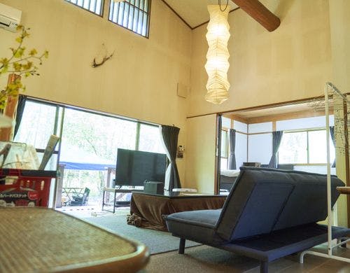 天井が高く、広々としたリビング