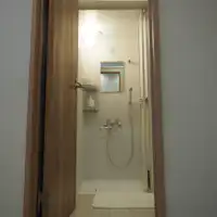 นี่คือห้องอาบน้ำสำหรับหนึ่งคน