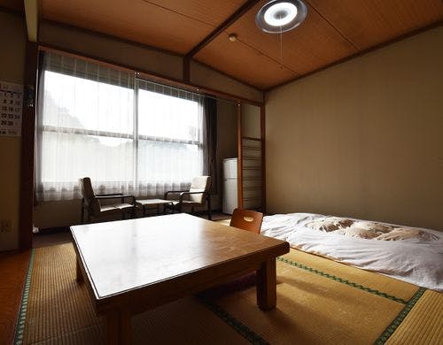 本館8畳│椅子・テーブル