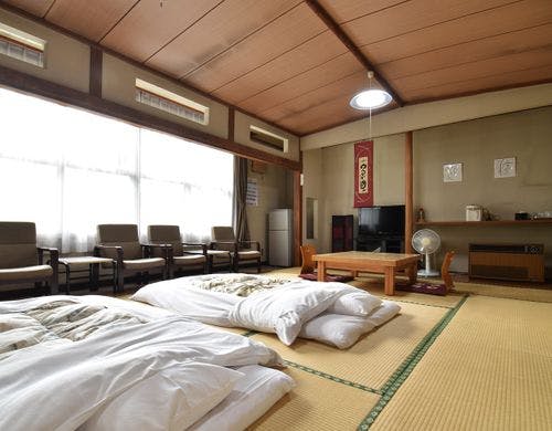 本館10畳│ひと回り広く使えるので便利！