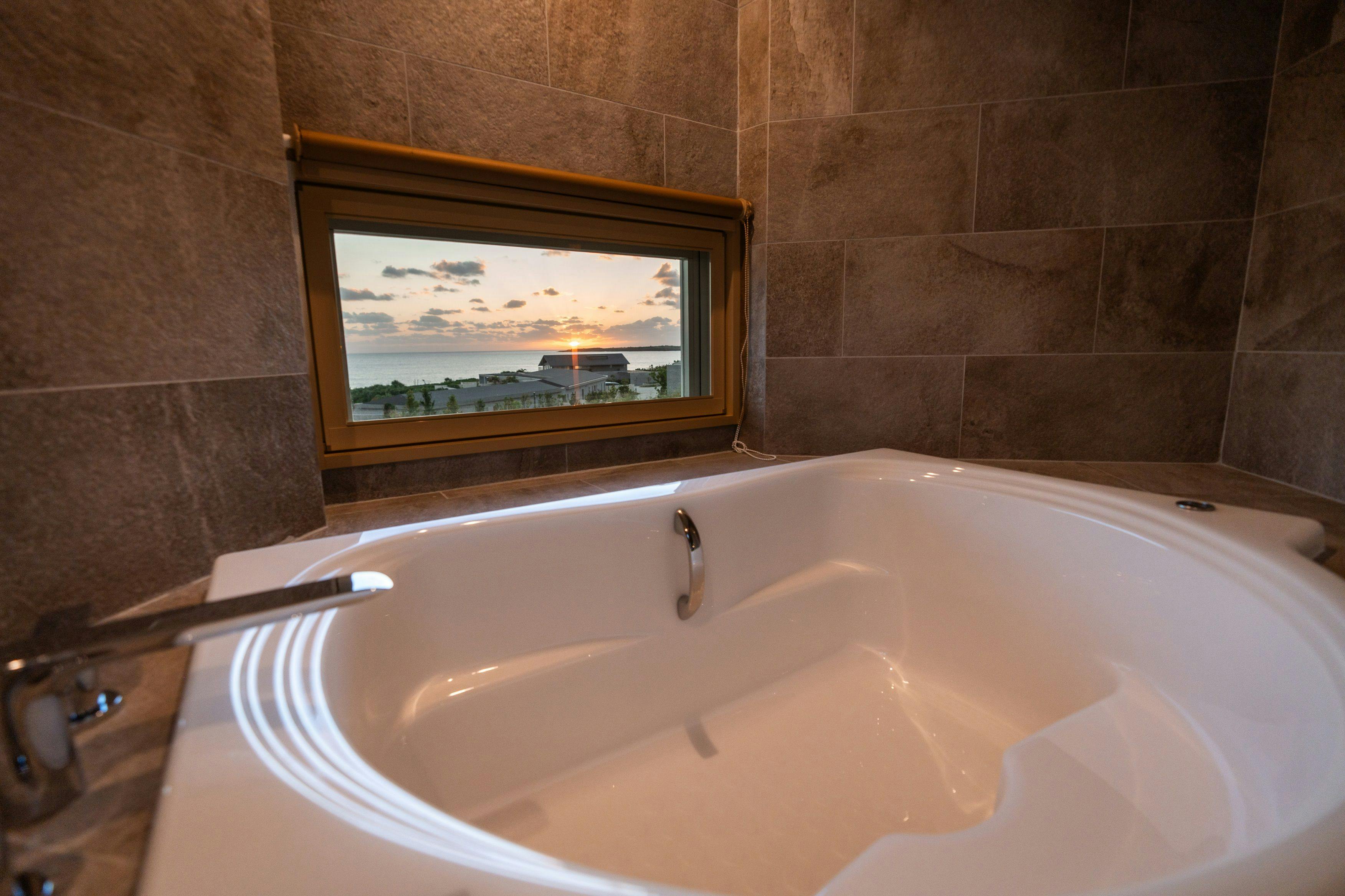 Cruise Room DESLIE Irabu Island