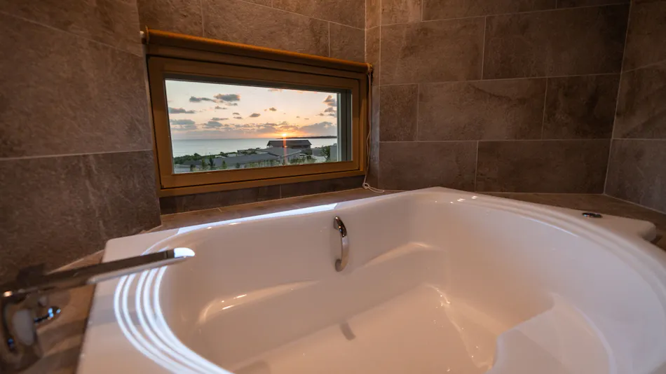 Cruise Room DESLIE Irabu Island