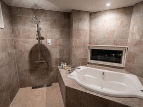 Cruise　Room　DESLIE