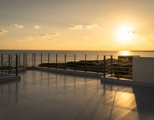 屋上テラスからの夕陽