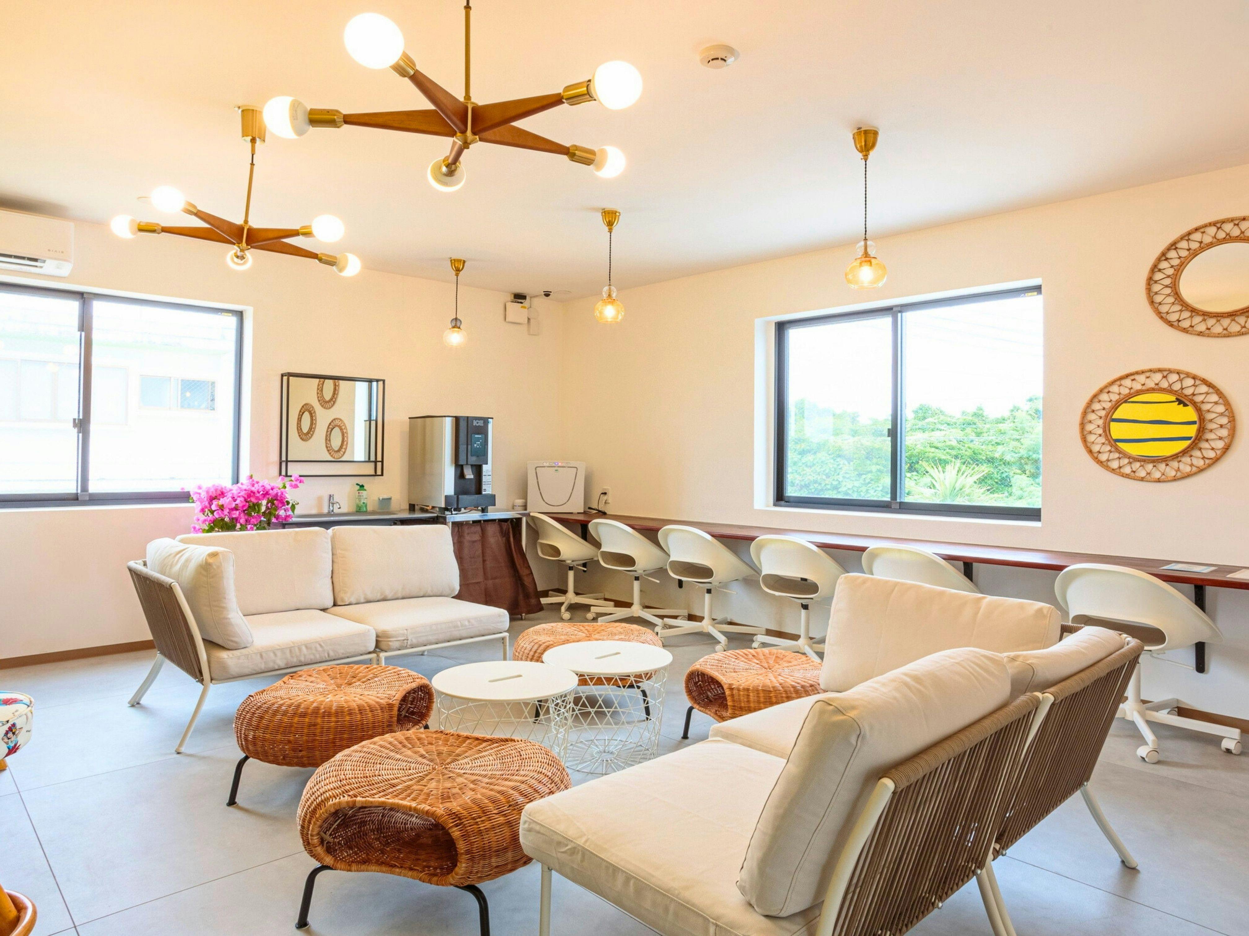 เลานจ์โปร่งโล่งและมีสไตล์