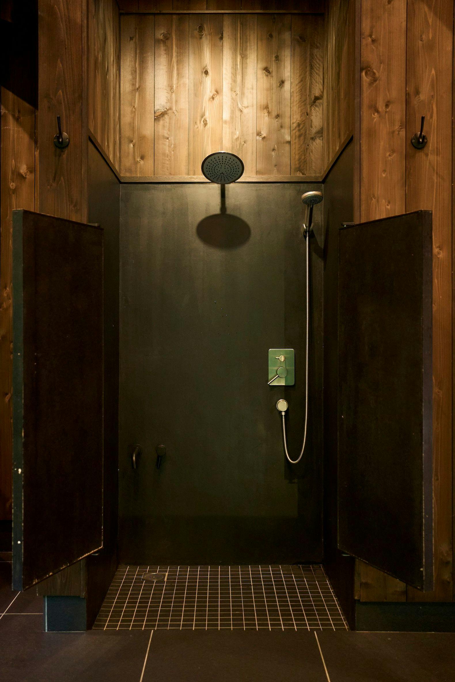 사우나 샤워