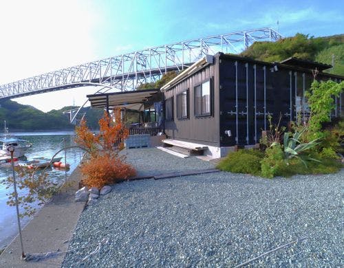 本館は海に面した場所に位置しています