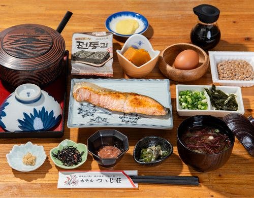 和朝食　幻の卵かけご飯＋焼き魚