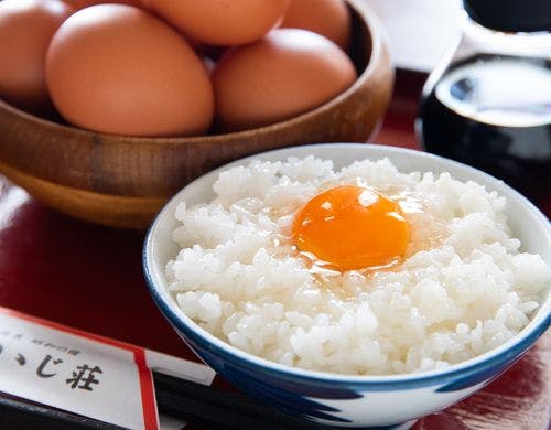 朝食　こだわり卵のわまごかけご飯