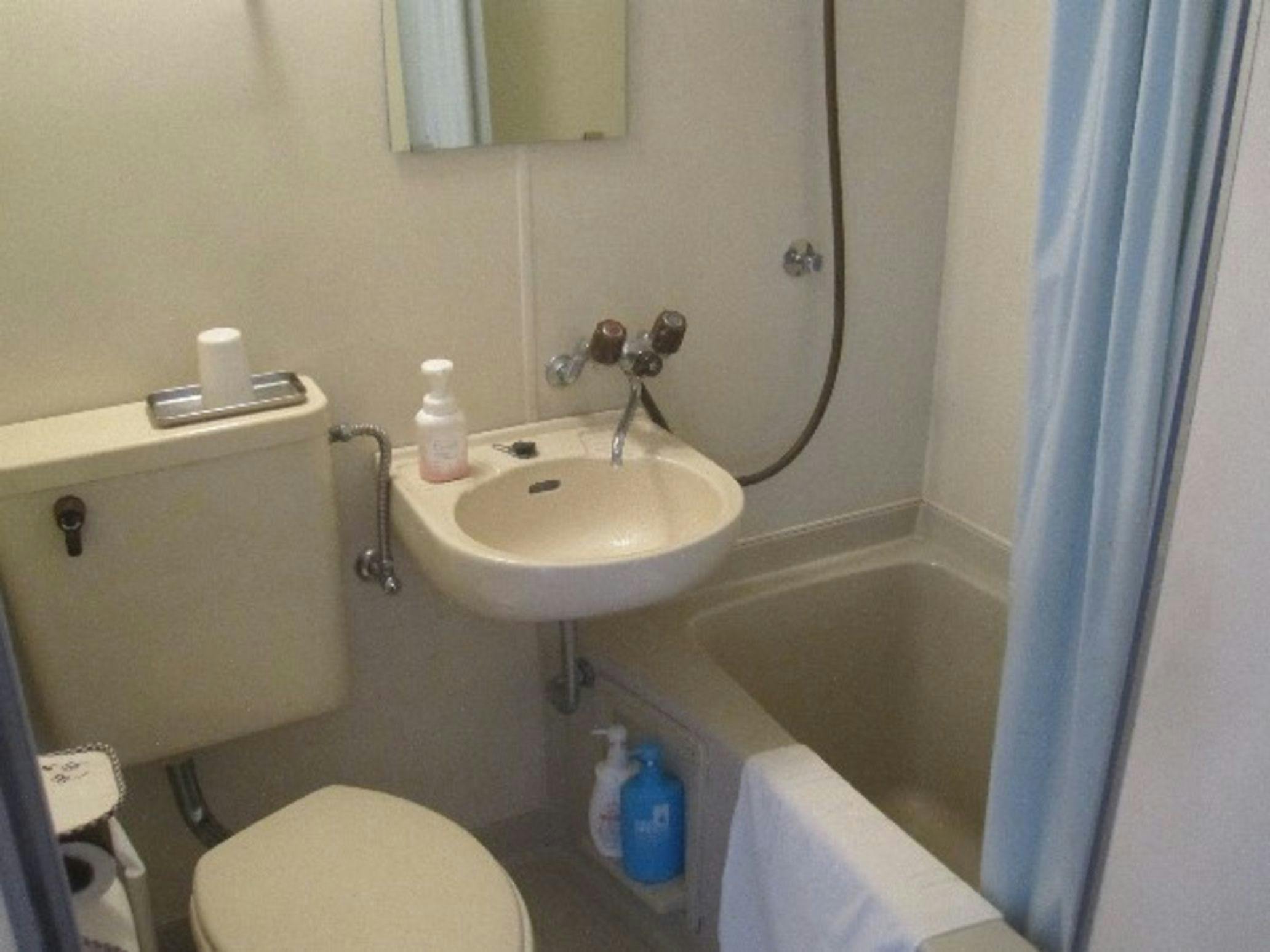 각 객실의 욕조 및 화장실