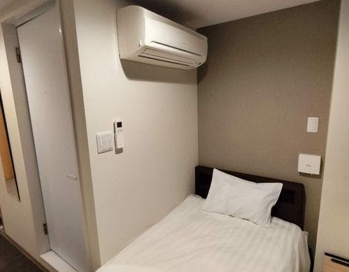 シングル部屋、チューナーレステレビ