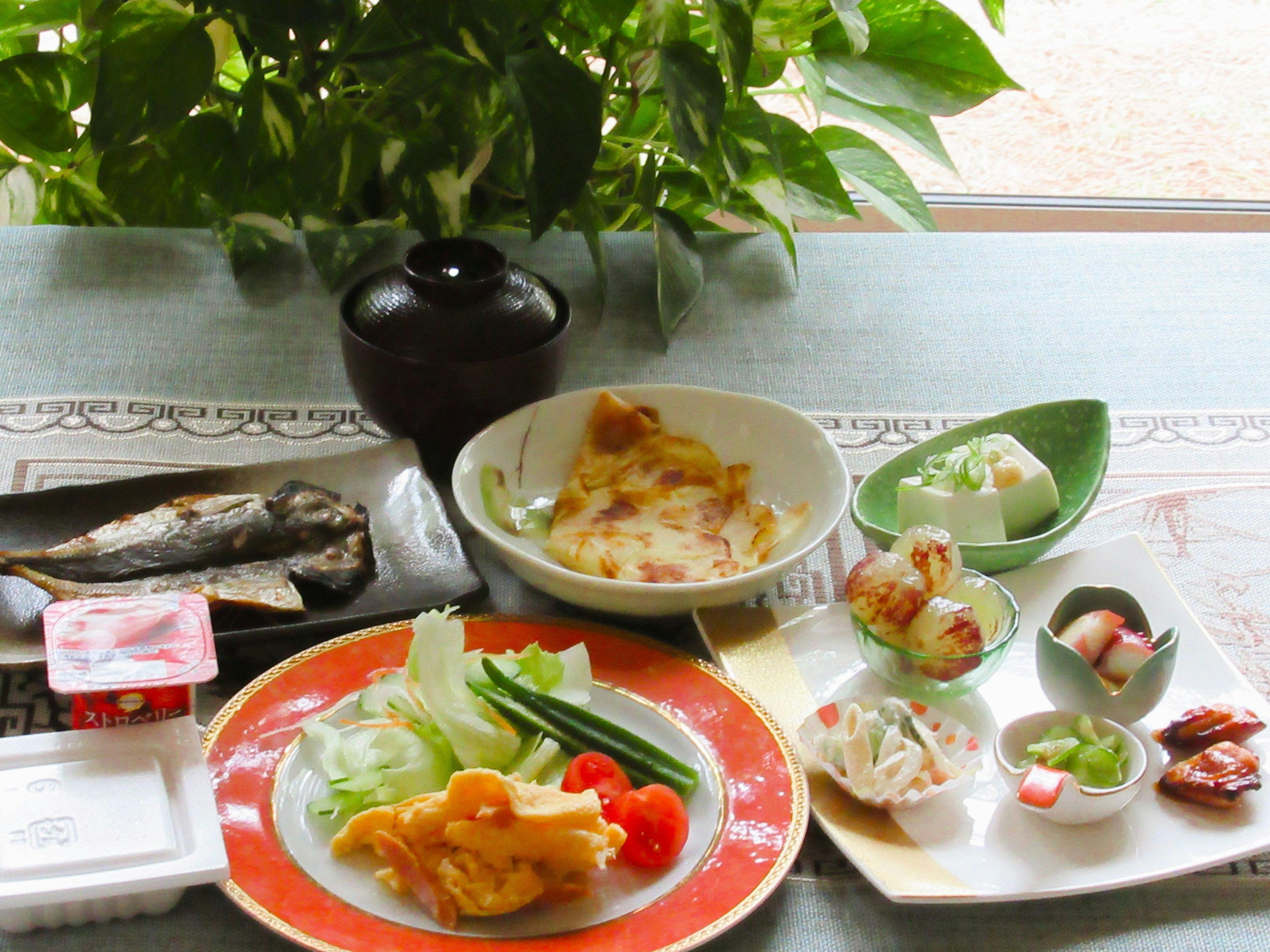 다채로운 색감으로 아침에 입맛을 돋웁니다.