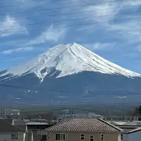 วิวภูเขาไฟฟูจิจากชั้นสองของอาคารเสริม