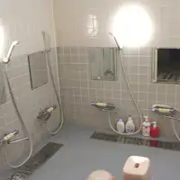 อาคารฝึกอบรมมีห้องอาบน้ำรวมให้บริการ