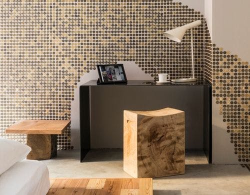 Concept:金色に輝く「五円」の壁。